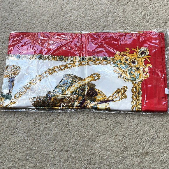 Back On 74 Scarf Square gold and red chain New Instant Upgrade - Picture 6 of 10